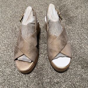 SOUL Naturalizer Beige Wedge Sandals